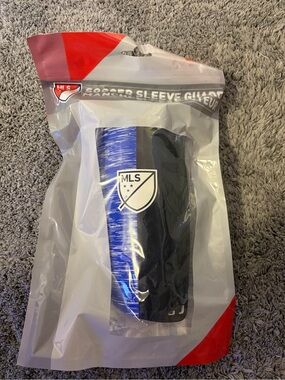 MLS Men’s Soccer Sleeve Guard - Black & Blue Medium